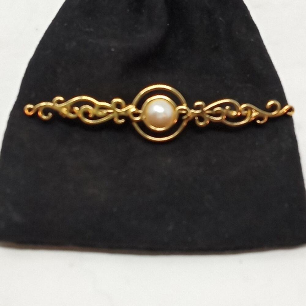 Monet Vintage Gold & Pearl Brooch Pin Size: 3 inch